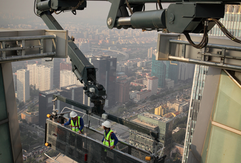 The use of building maintenance units versus abseilers for effective facade maintenance